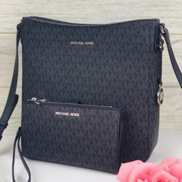 Michael Kors Handbags - 🌸Michael Kors LG Crossbody Bag & Wallet Set